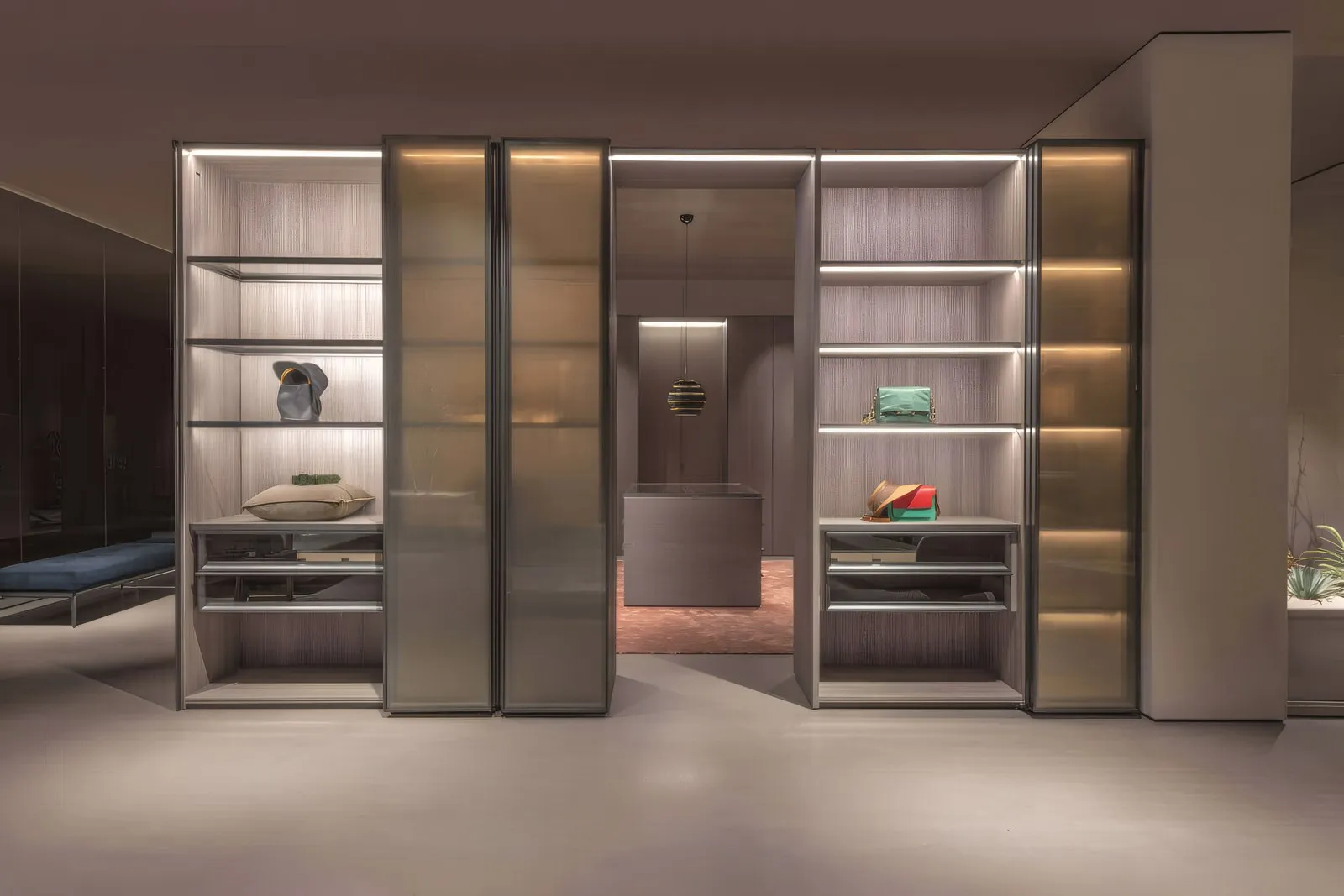 Interior dengan pintu dan partisi kaca